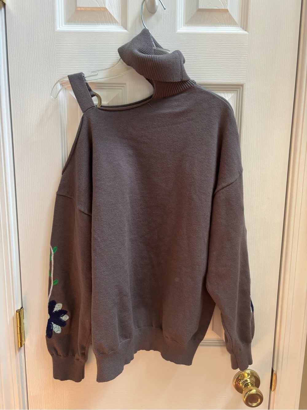 Unbranded Cold-Shoulder Floral Embroidered Turtleneck Sweatshirt, Size S, EUC - Picture 4 of 6